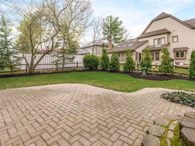 8176 Lake Bluff Court , Columbus, OH 43235 Photo 51