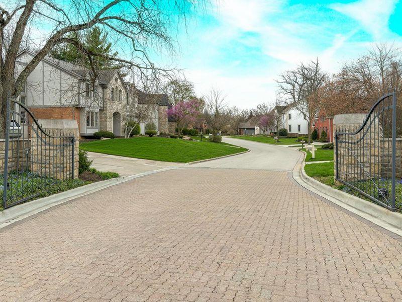 8176 Lake Bluff Court , Columbus, OH 43235 Photo 56