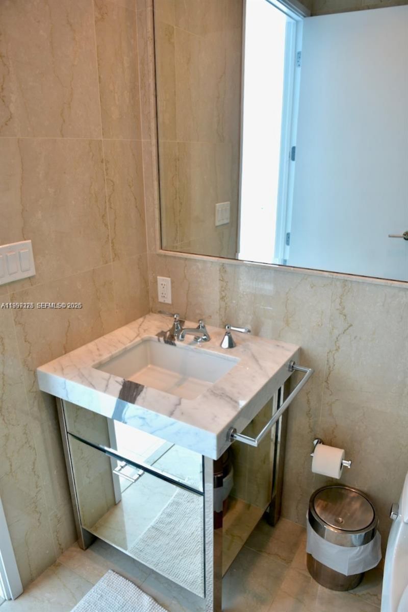 17475 Collins Ave, Unit 2802, Sunny Isles Beach, FL 33160 Photo