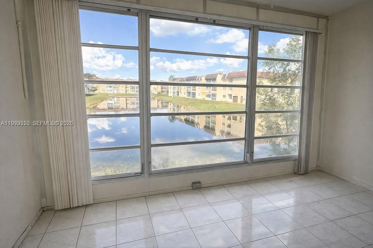 8901 Sunrise Lakes Blvd, Unit 204, Sunrise, FL 33322 Photo