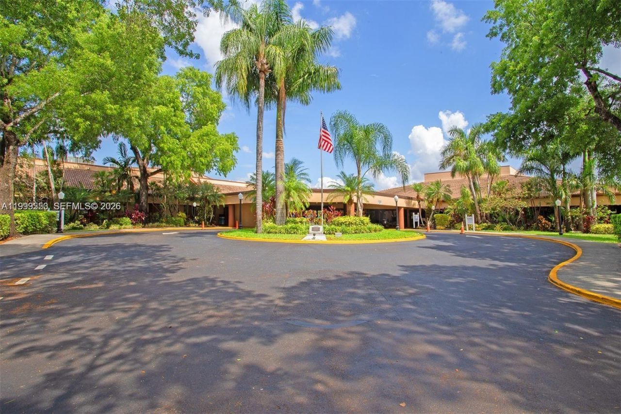 8901 Sunrise Lakes Blvd, Unit 204, Sunrise, FL 33322 Photo