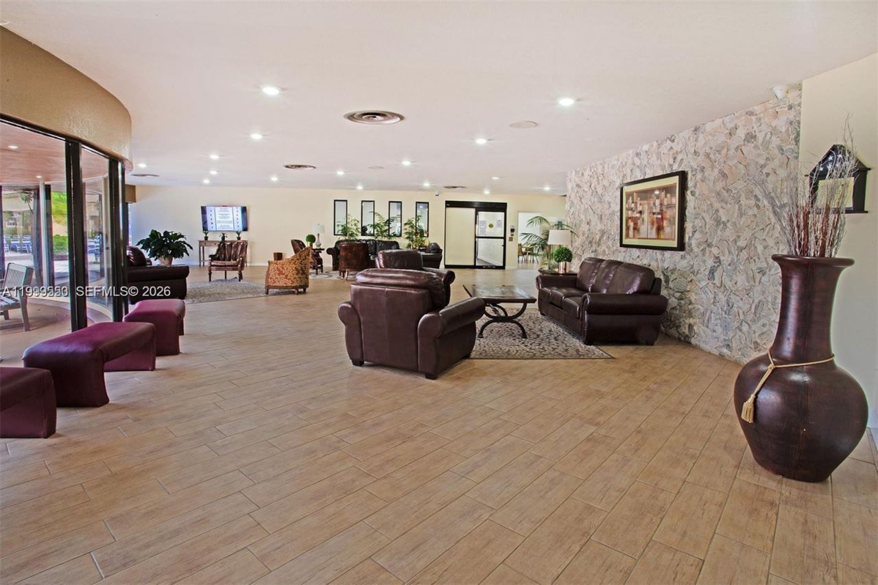 8901 Sunrise Lakes Blvd, Unit 204, Sunrise, FL 33322 Photo