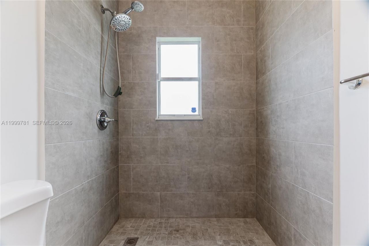 1447 NW 101st St, Miami, FL 33147 Photo