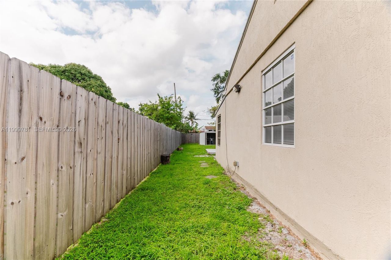 1447 NW 101st St, Miami, FL 33147 Photo