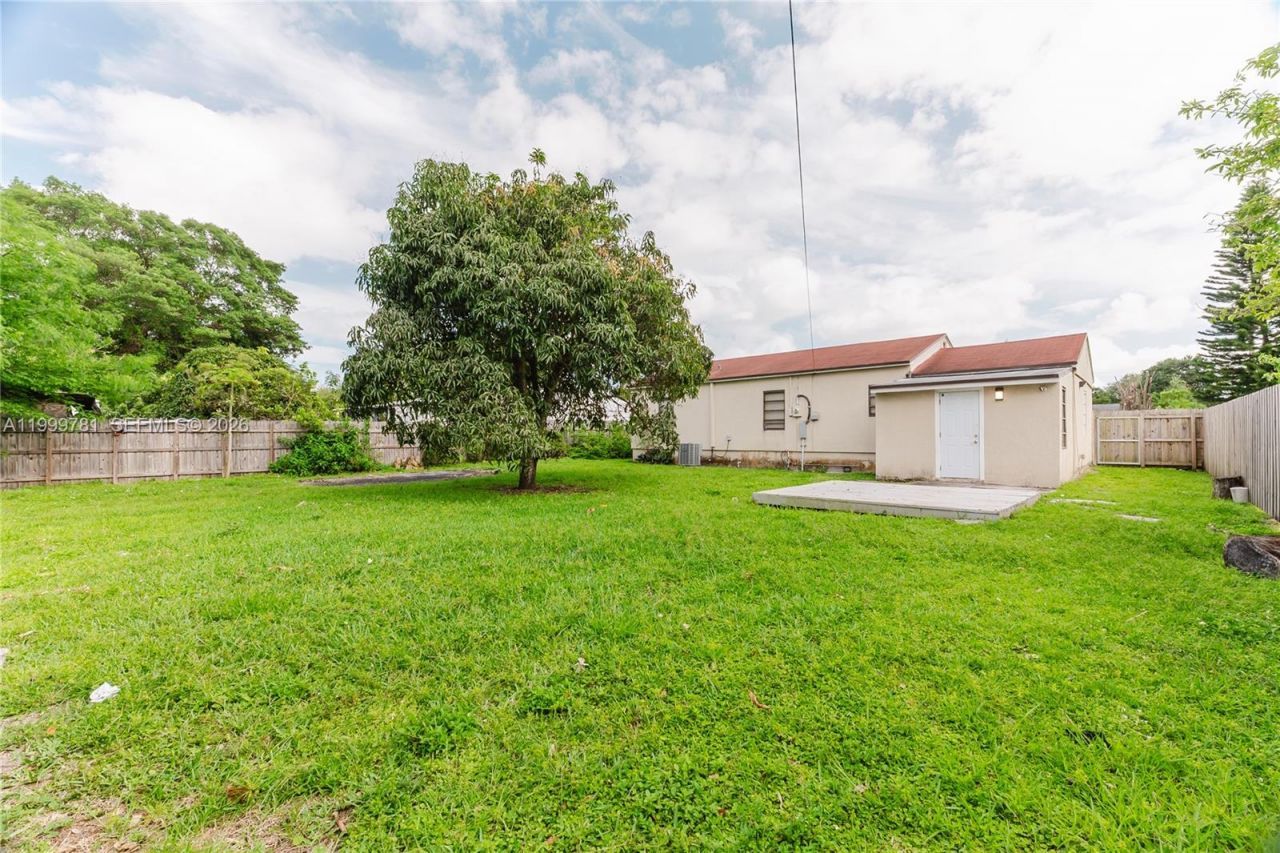 1447 NW 101st St, Miami, FL 33147 Photo