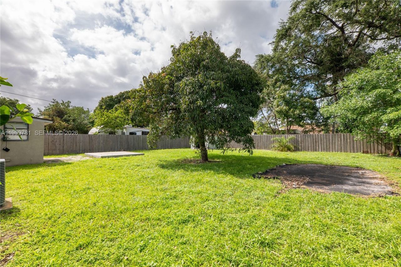 1447 NW 101st St, Miami, FL 33147 Photo