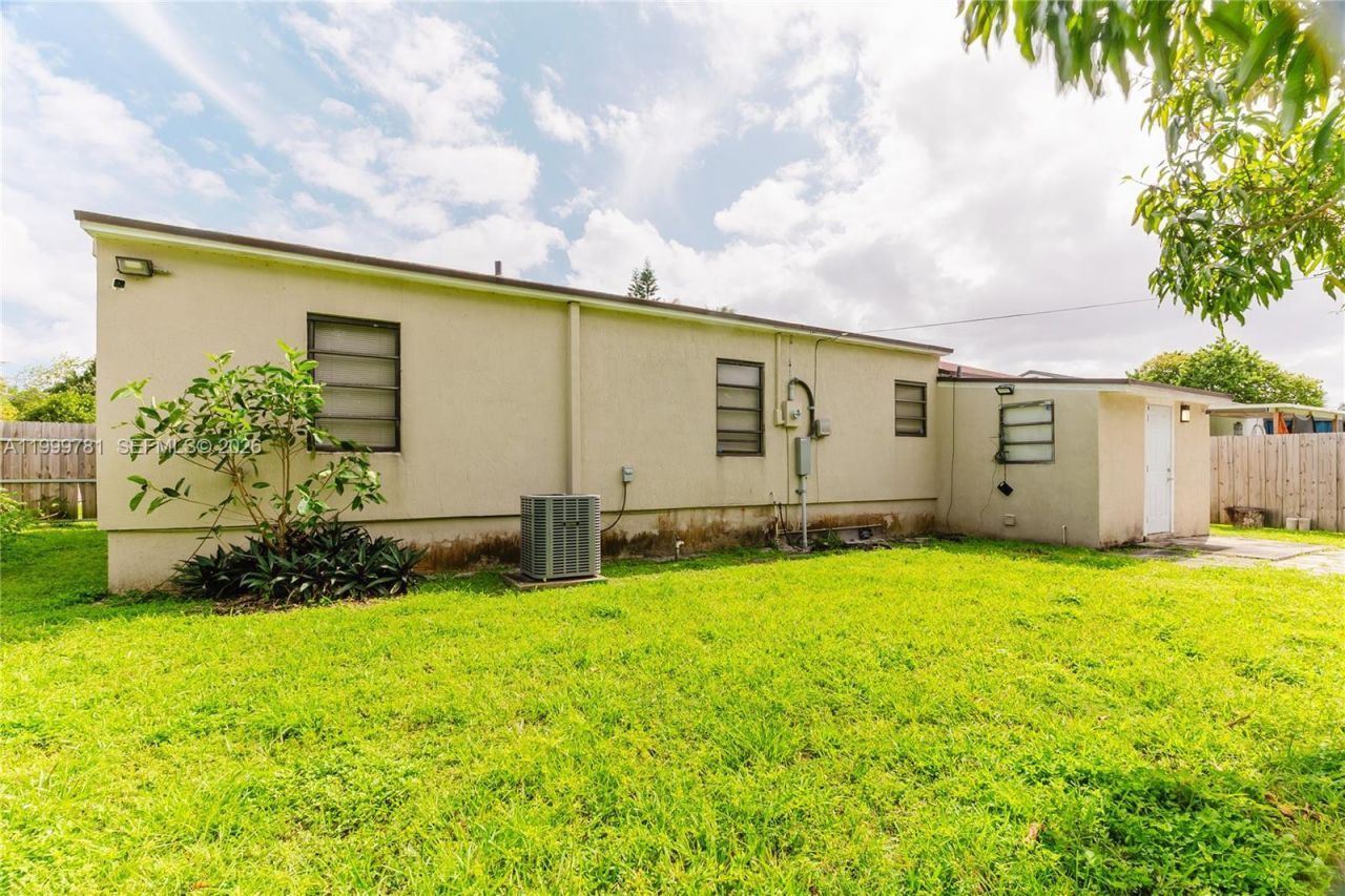 1447 NW 101st St, Miami, FL 33147 Photo