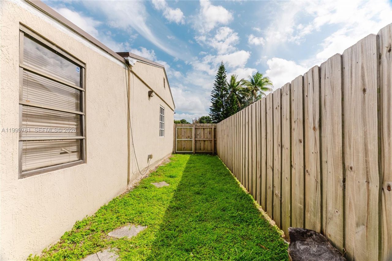 1447 NW 101st St, Miami, FL 33147 Photo