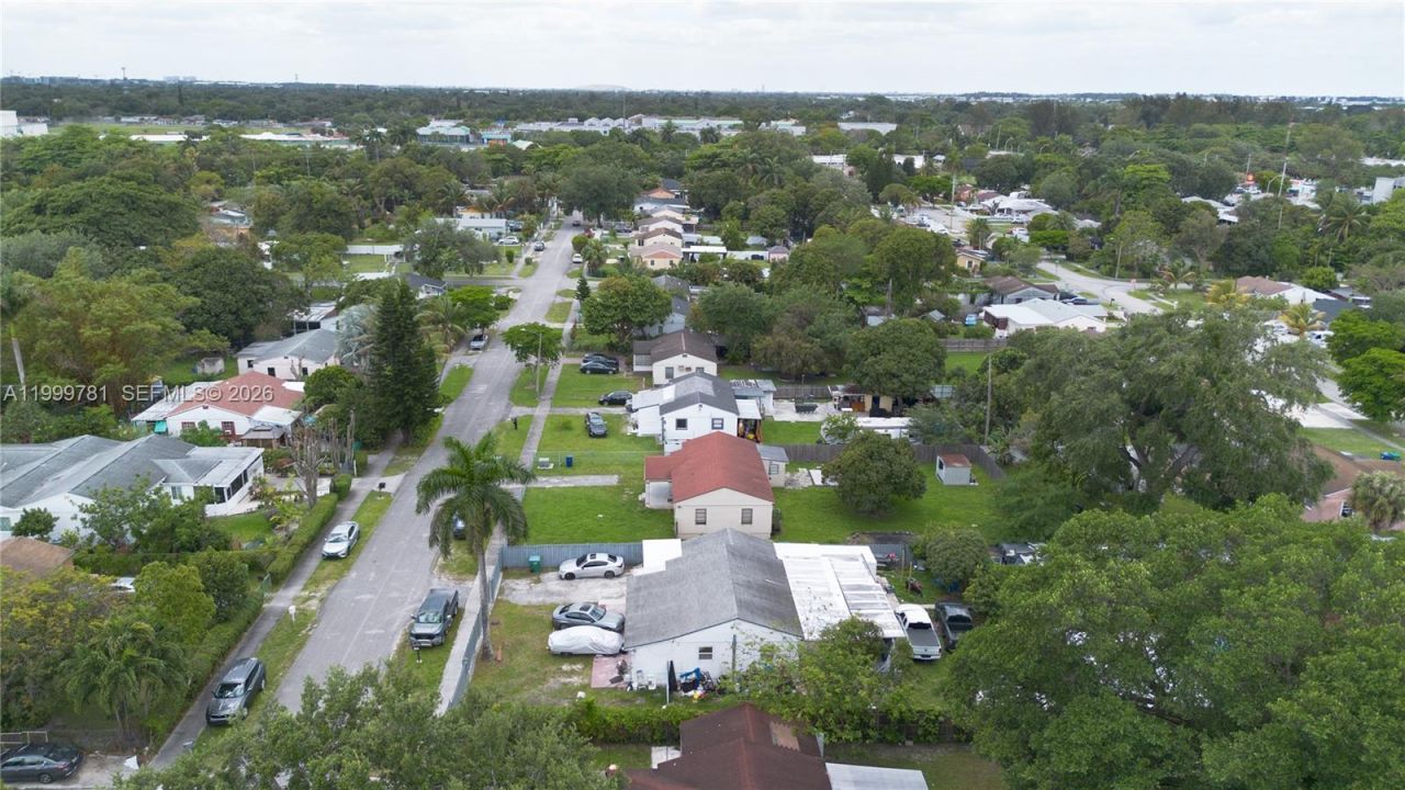 1447 NW 101st St, Miami, FL 33147 Photo