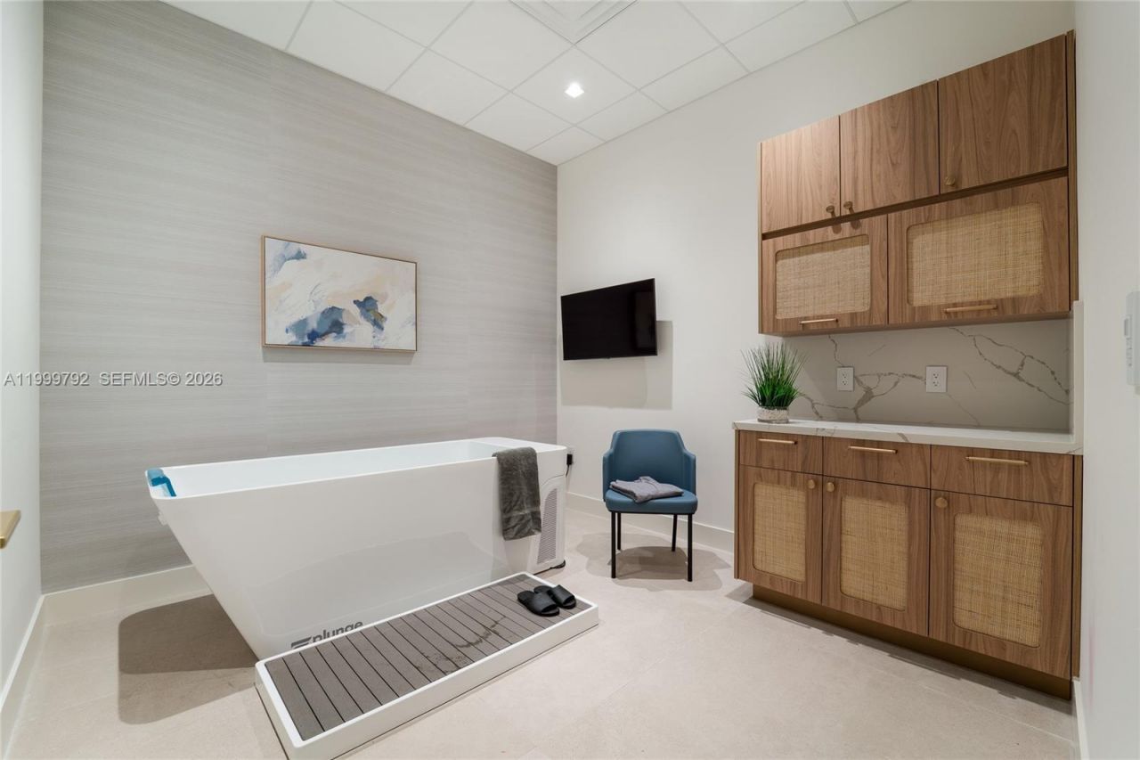 1340 S Dixie Hwy, Coral Gables, FL 33146 Photo