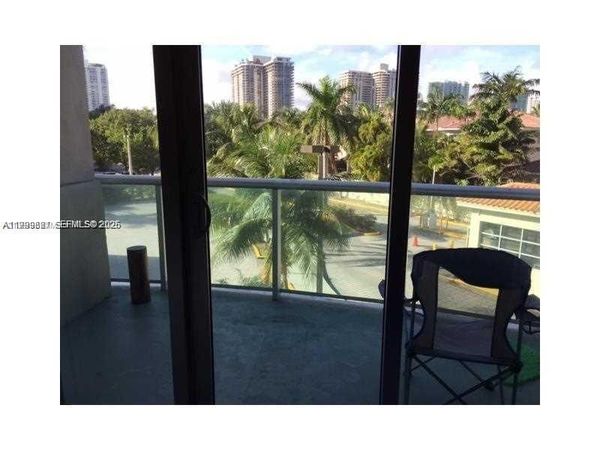 19370 COLLINS AVE, Unit 224, Sunny Isles Beach, FL 33160