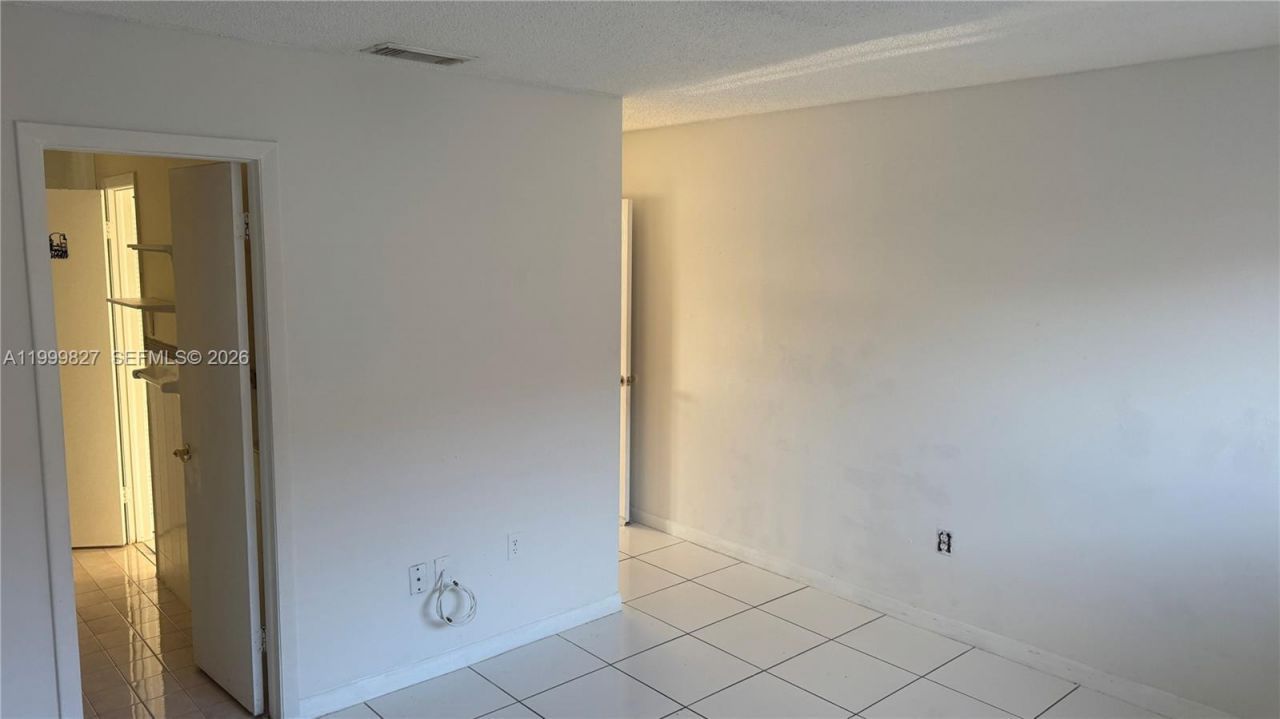 2319 W 60th St, Unit D203, Hialeah, FL 33016 Photo
