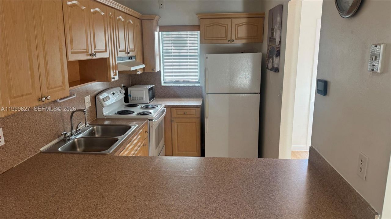 2319 W 60th St, Unit D203, Hialeah, FL 33016 Photo