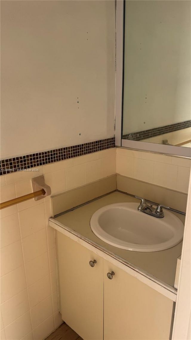 2319 W 60th St, Unit D203, Hialeah, FL 33016 Photo