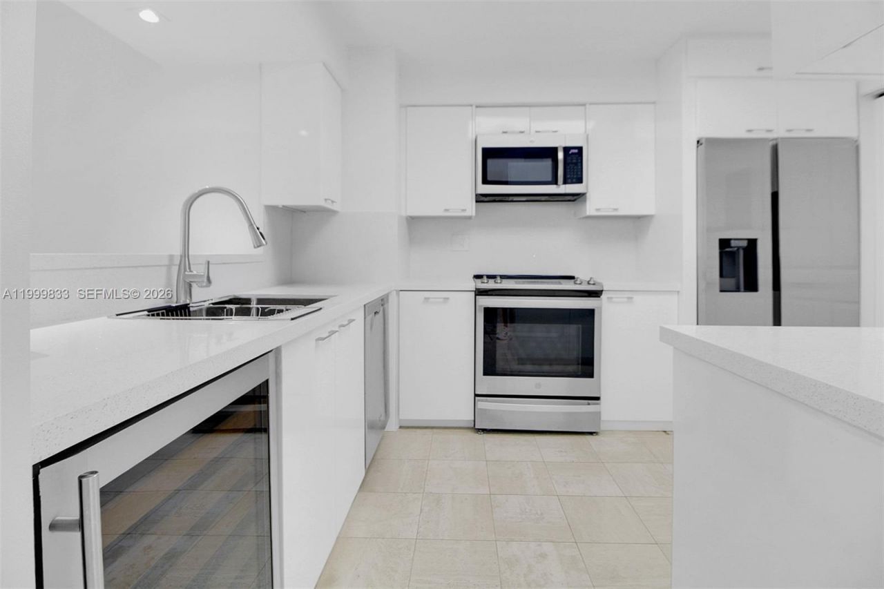 5757 Collins Ave, Unit 1003, Miami Beach, FL 33140 Photo