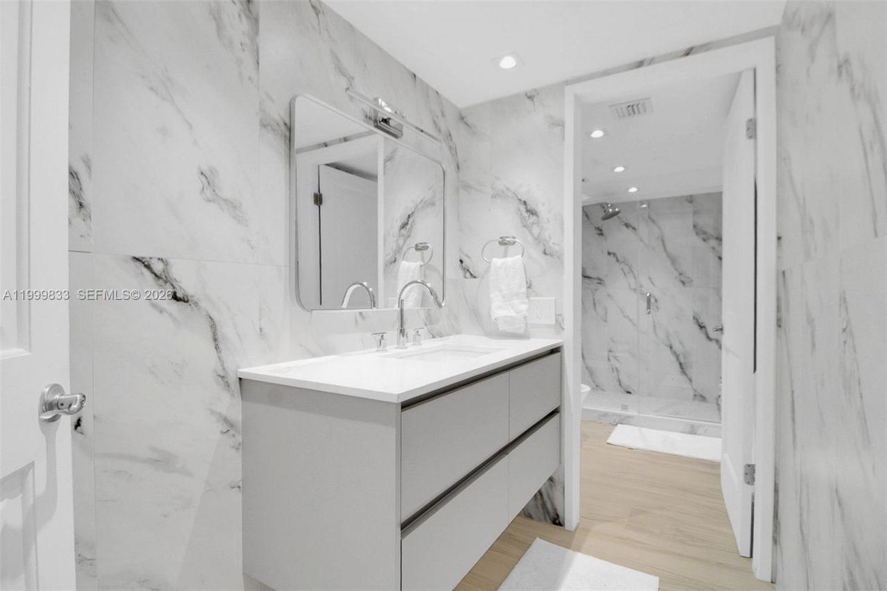 5757 Collins Ave, Unit 1003, Miami Beach, FL 33140 Photo