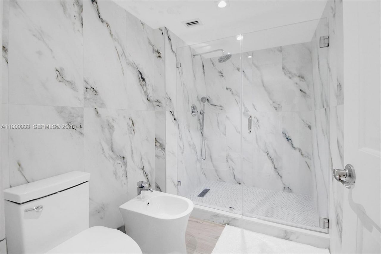 5757 Collins Ave, Unit 1003, Miami Beach, FL 33140 Photo