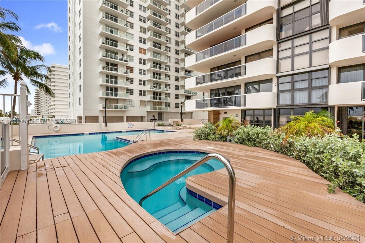 5757 Collins Ave, Unit 1003, Miami Beach, FL 33140 Photo