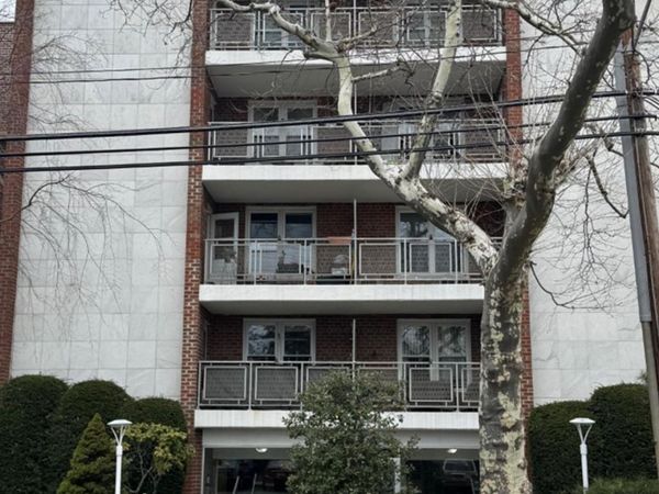 100 Brooklyn Avenue , Unit 3L, Freeport, NY 11520