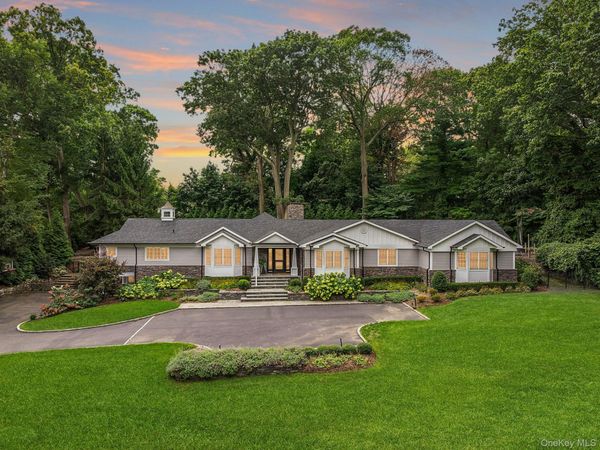 40 Dogwood Lane, Sands Point, NY 11050