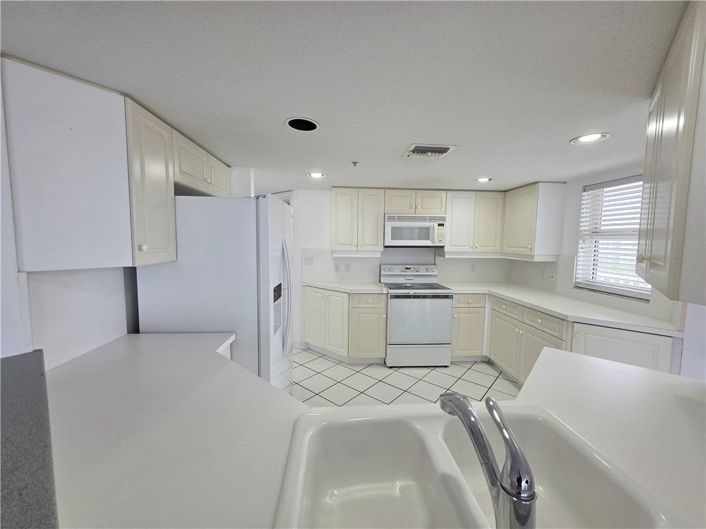 5051 N Highway A1a #7-6, Unit 7-6, Hutchinson Island, FL 34949 Photo