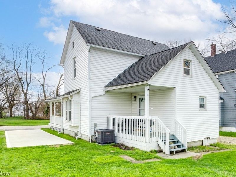 76 16th Street NW, Barberton, OH 44203 Photo 2