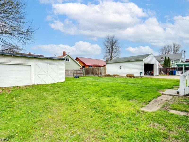 76 16th Street NW, Barberton, OH 44203 Photo 3