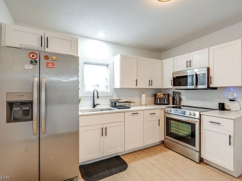 76 16th Street NW, Barberton, OH 44203 Photo 5