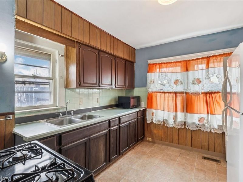 3612 Daisy Avenue, Cleveland, OH 44109 Photo 37