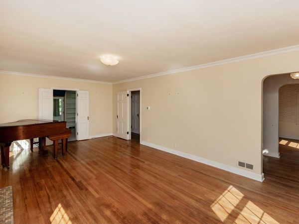 2010 44th Street, Des Moines, IA 50310