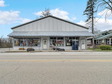 15295 SR 17 Road, Burr Oak, IN 46511