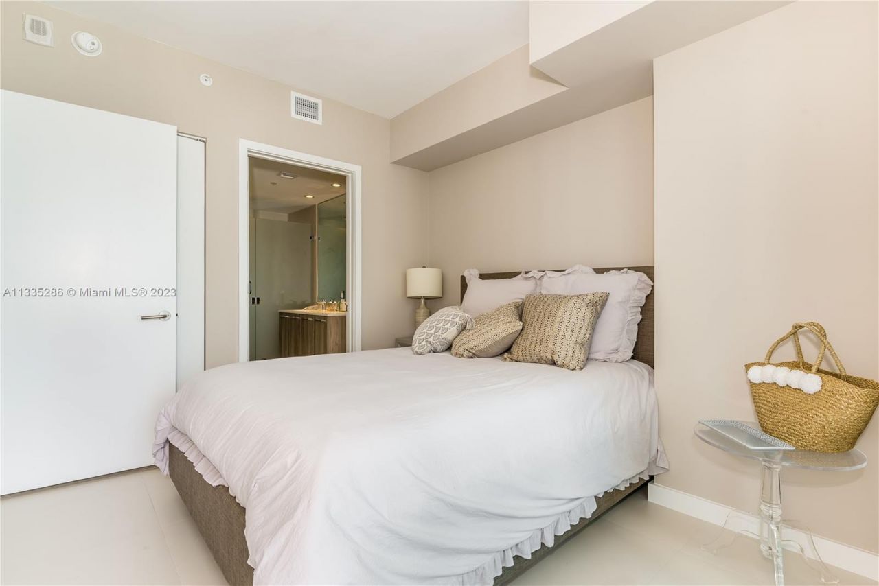 501 NE 31st Street, Unit 1604, Miami, FL 33137 Photo