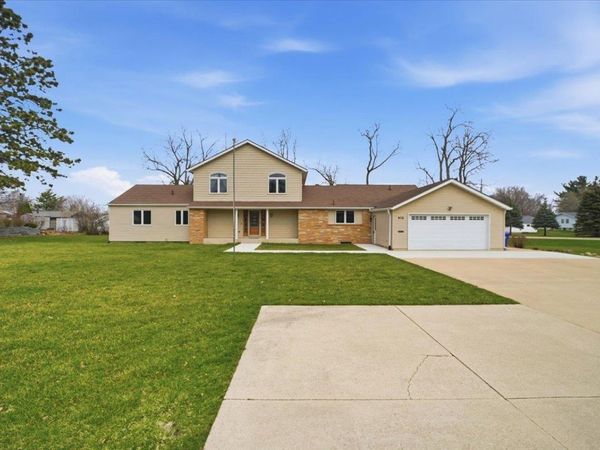 913 E Charles , Oelwein, IA 50662