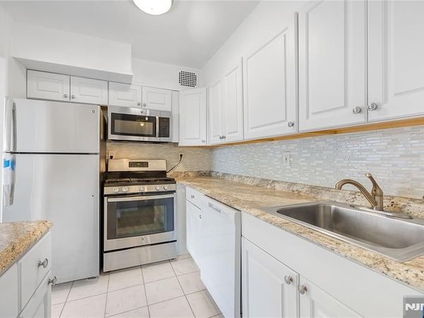 6050 Kennedy Boulevard 2E, Unit 2E, WEST NEW YORK, NJ 07093