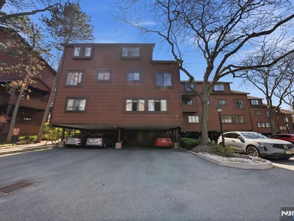 166 Sandcastle Key, SECAUCUS, NJ 07094