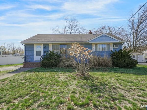 25 Stiles Court, POMPTON LAKES, NJ 07442