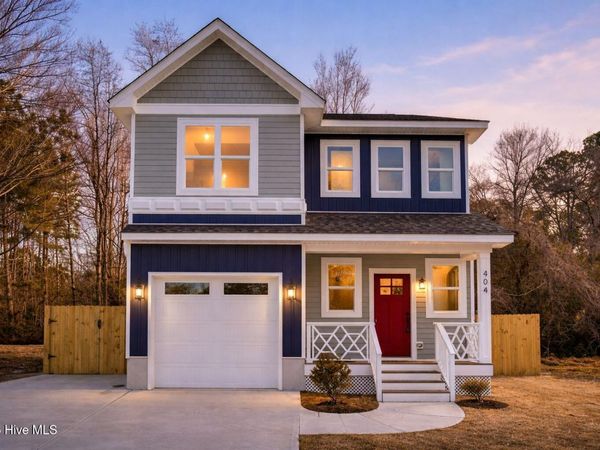 404 S Bodenheimer Street, Burgaw, NC 28425