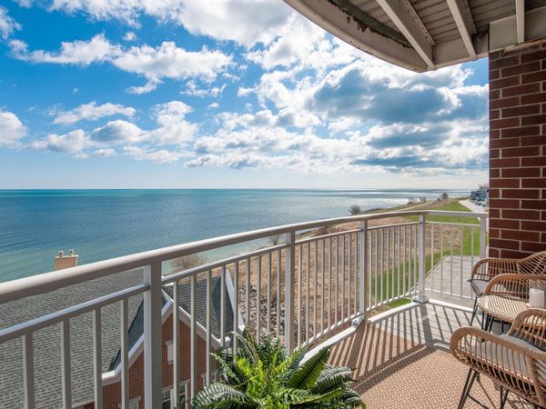 3930 S Lake Dr, Unit 408, Saint Francis, WI 53235