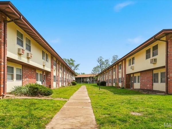 8795 Sieloff Drive, St Louis, MO 63042