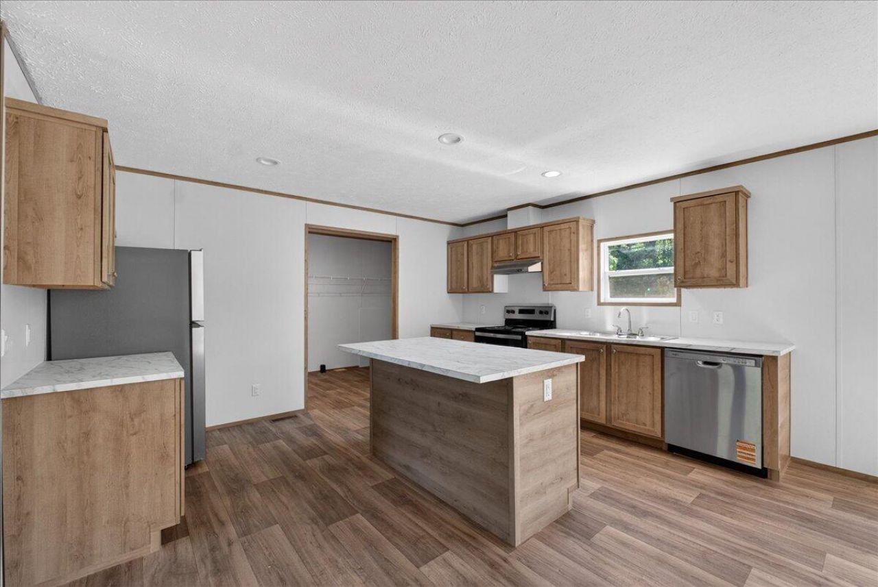 348 Plowground Road Photo 12