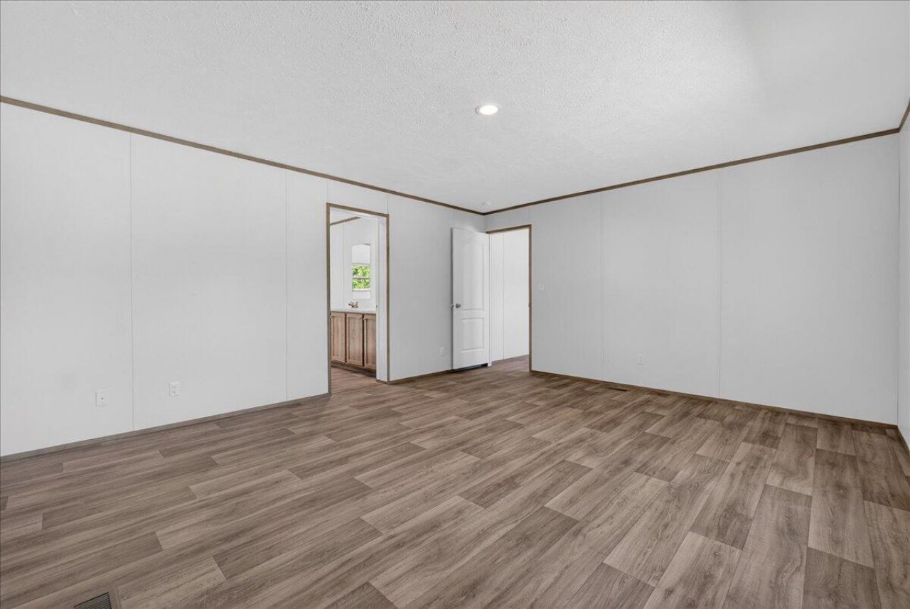 348 Plowground Road Photo 12