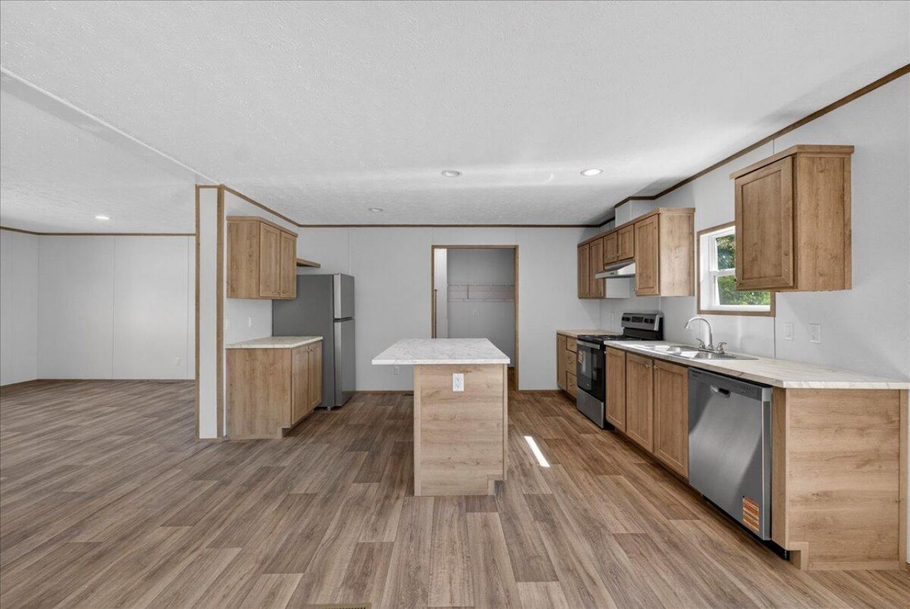 348 Plowground Road Photo 14