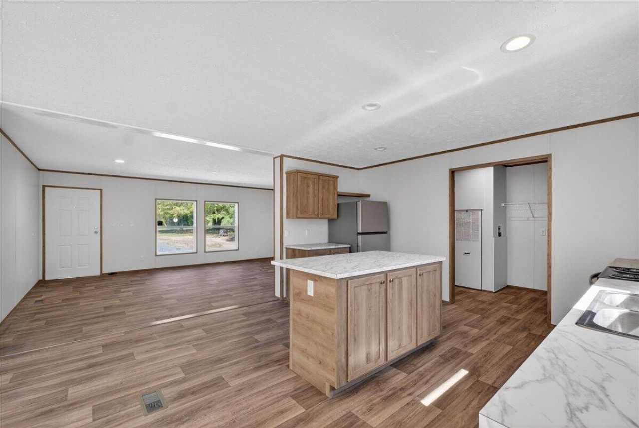 348 Plowground Road Photo 16