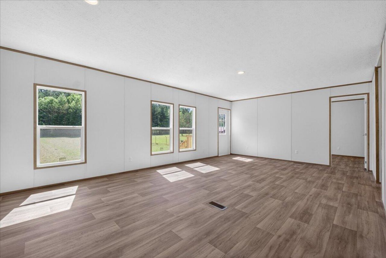 348 Plowground Road Photo 21