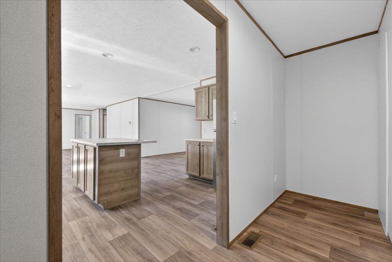 348 Plowground Road Photo 21