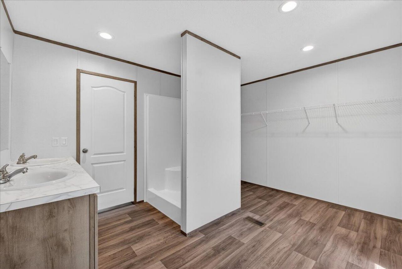 348 Plowground Road Photo 24