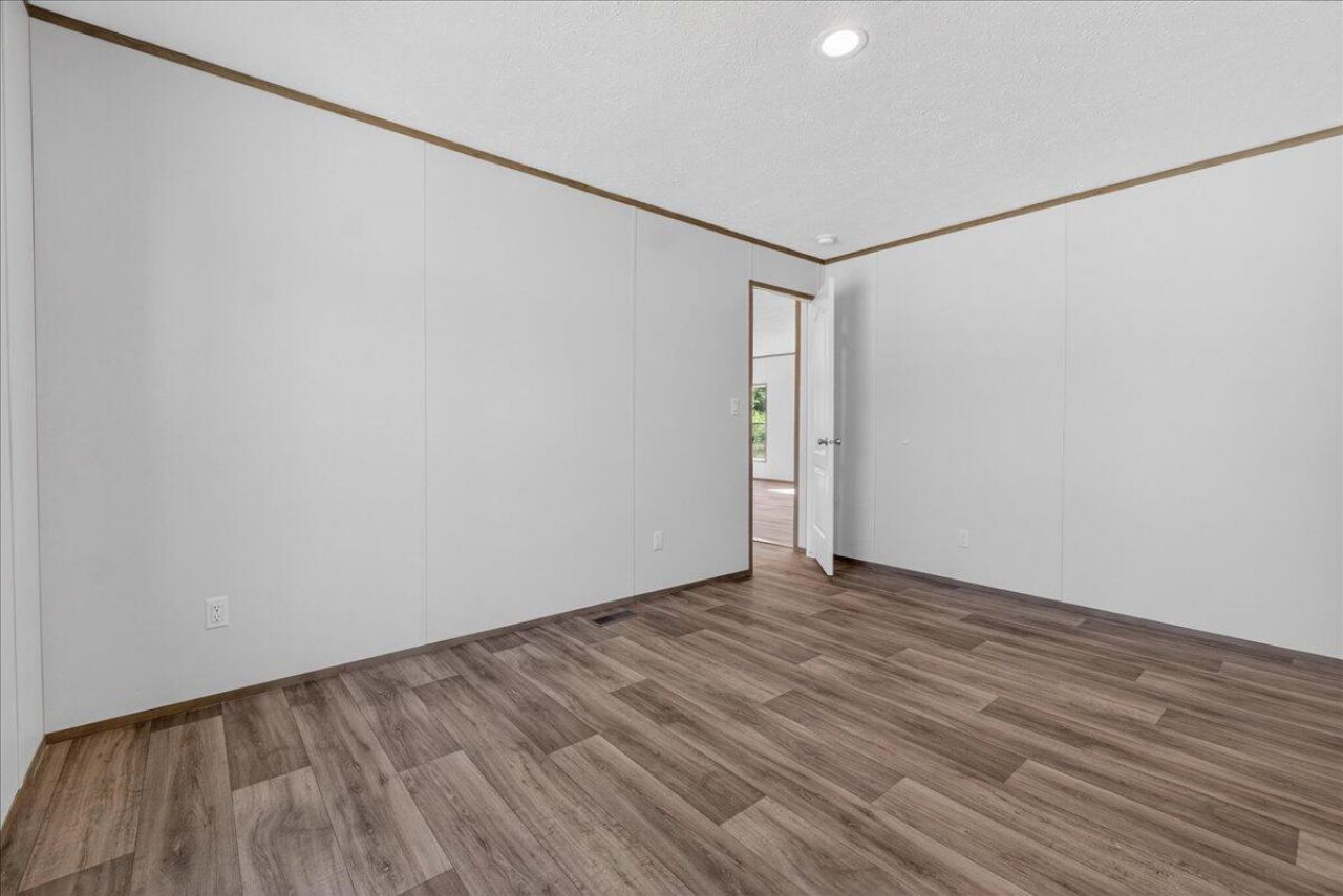 348 Plowground Road Photo 31