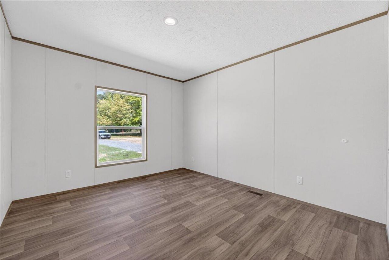 348 Plowground Road Photo 34