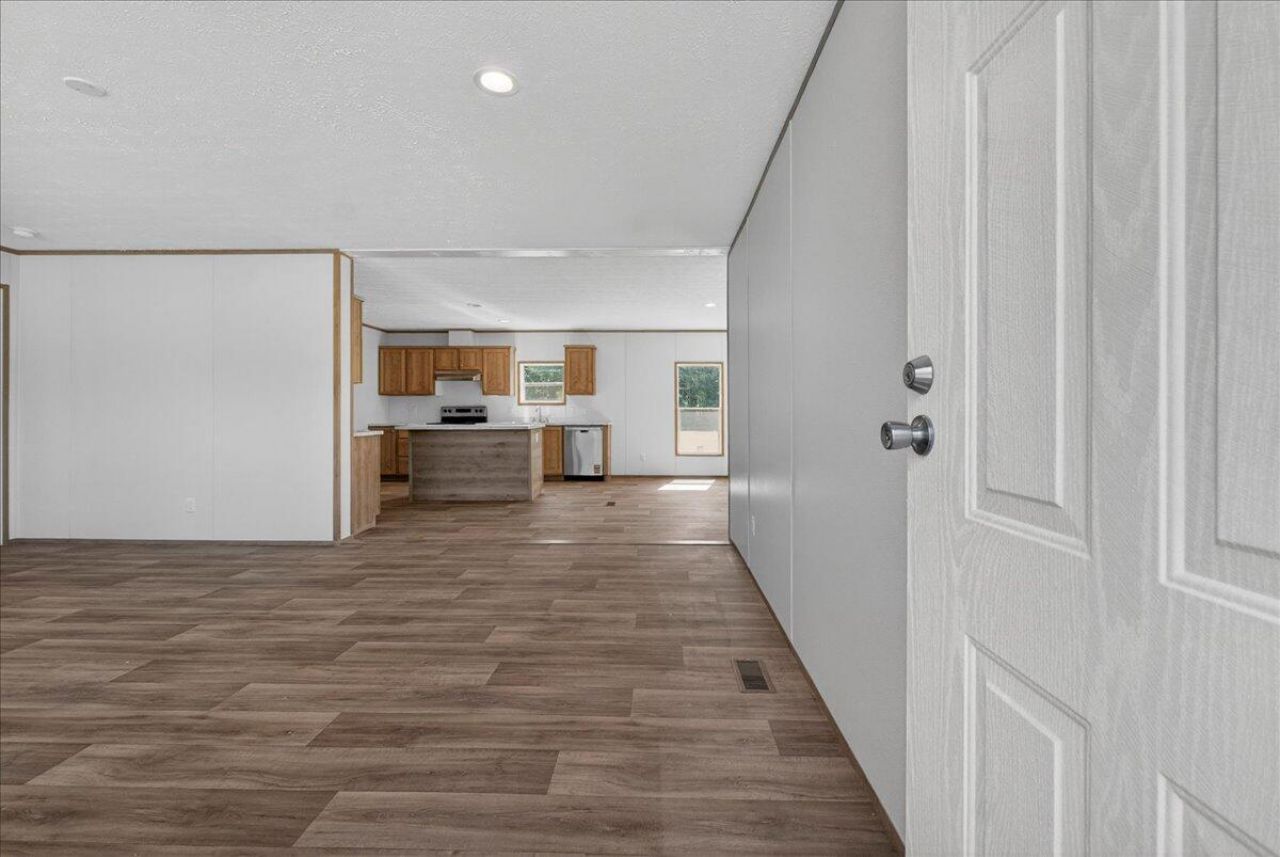 348 Plowground Road Photo 6