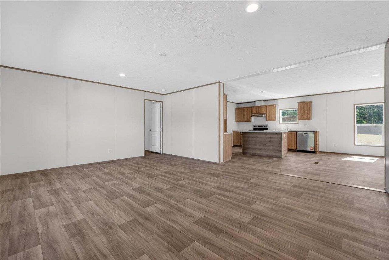 348 Plowground Road Photo 8